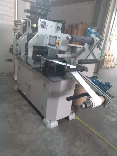 Máquina hot stamp e corte 