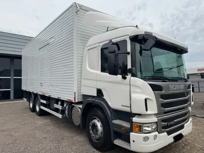 Scania P360 6x2 - 2017 Baú