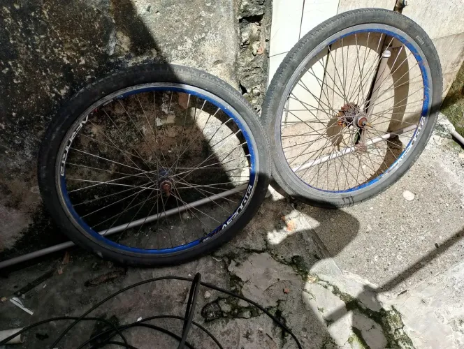 Quadro de barra forte e pneu completo 