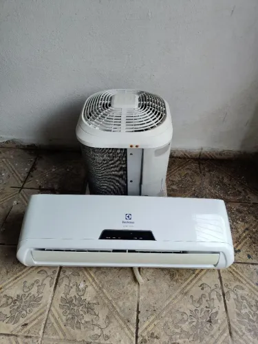 AR CONDICIONADO ELECTROLUX 9.000 BTU'S