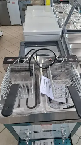 A. Fritadeira 10 litros 2 cubas 