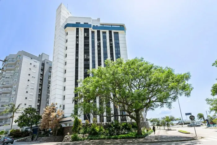 Reformado à Venda na Beira Mar, Florianópolis, 3 Suítes, 250m2