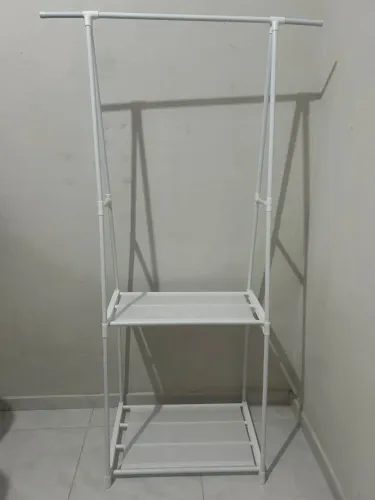 Arara de roupa com rodinha Prateleira 