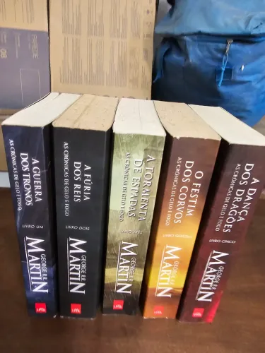 Coleção as crônicas do gelo e do fogo. LIVROS