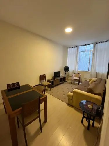 Imóvel para aluguel possui 68 metros quadrados com 2 quartos em Leme - Rio de Janeiro - RJ