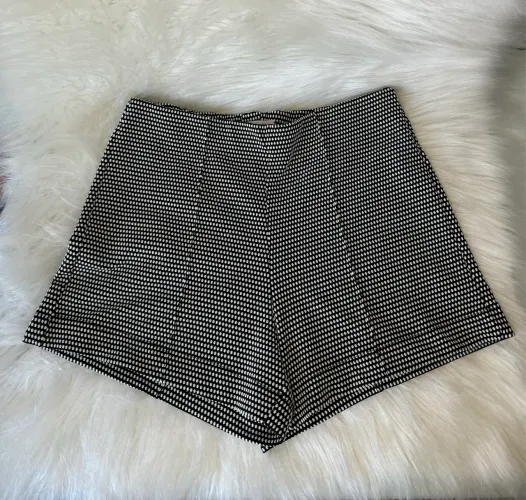 shorts alfaiataria estampa pied-de-poule preto e branca