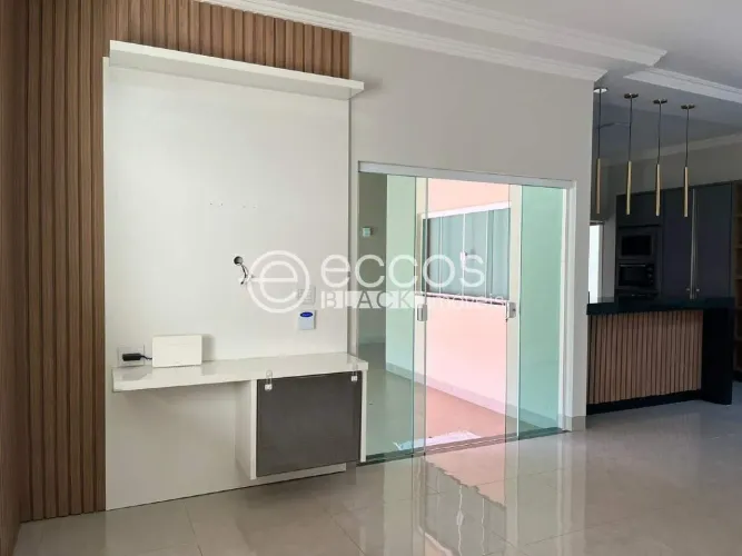 Casa para aluguel, 3 quartos, 1 suíte, Novo Mundo - Uberlândia/MG