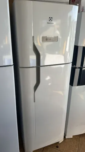 Refrigerador frost free Eletrolux painel digital