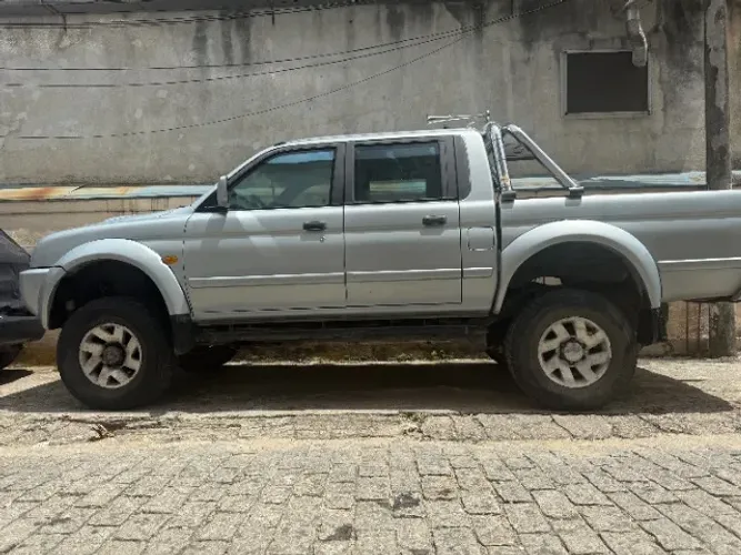 Mitsubishi L200 GLS 2.5 4X4 CD Diesel 2004
