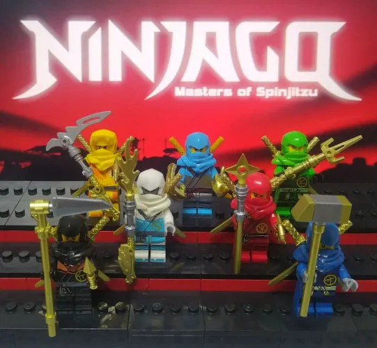Bonecos e Minifiguras Ninjas Armas Douradas - Ninjago (Blocos de montar tipo LEGO)