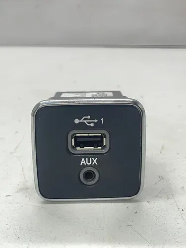 Conector Usb E Auxiliar Fiat Toro 609278700 Preto