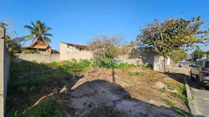 Excelente localização, na principal de Interlagos, na rua do Doce Minas, próximo ao mar.