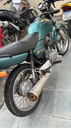Motocicleta super conservada