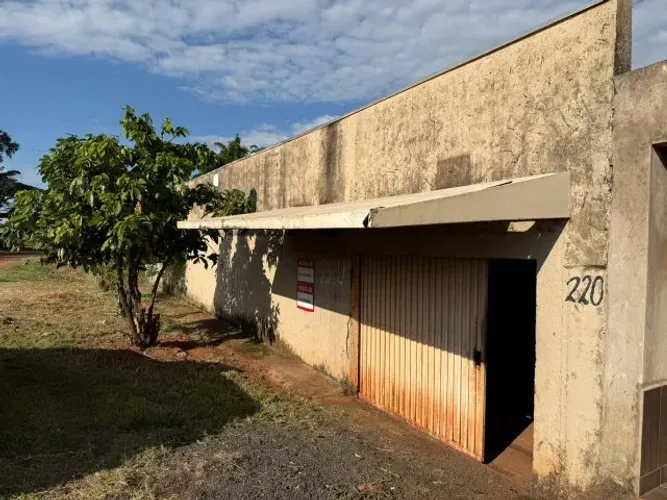 Chácara de 1000m2 Dentro da Cidade com casa e pomares