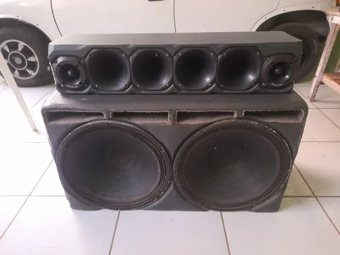 Caixa de som de carro 