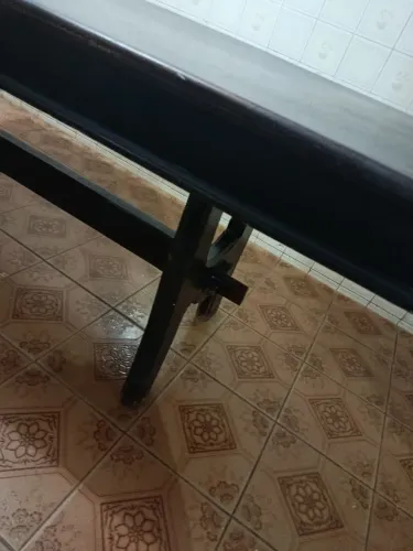 Mesa madeira maciça (950 reais)
