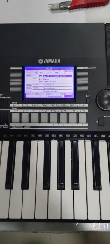 Teclado Yamaha PSR S550