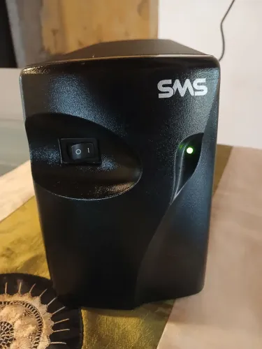 Estabilizador SMS Progressive III 500VA bivolt.  Usado e em excelente estado. 