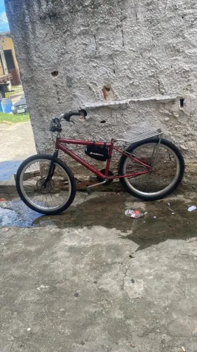 Bike aro 24 toda boa pra trocar em iPhone