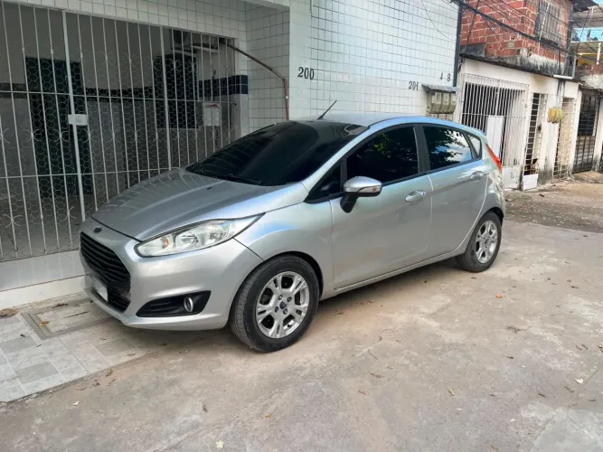 Ford Fiesta 1.6 16V Flex Aut. 5P 2015