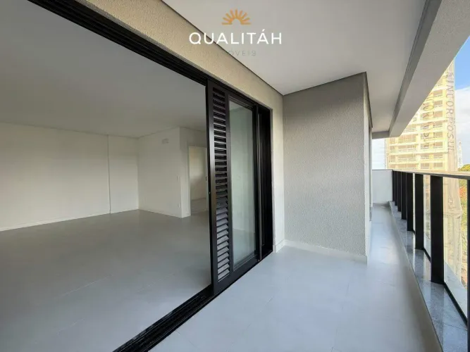 Apartamento andar alto à venda no Edifício Brava Breeze - Vista Mar