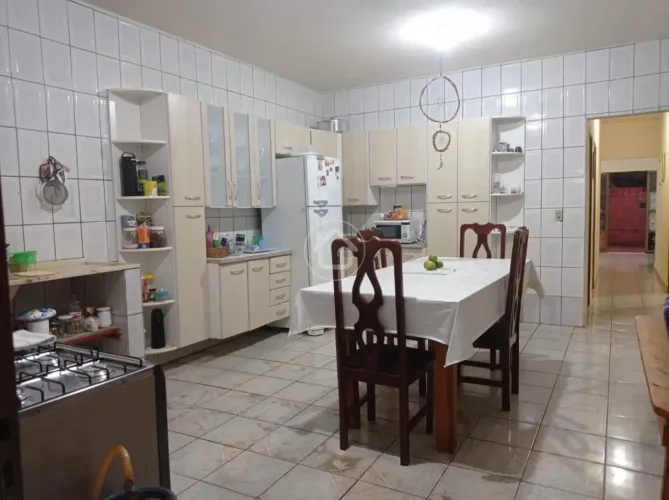 CASA COM 2 DORMITÓRIOS À VENDA