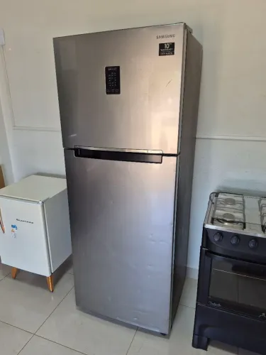 Geladeira Samsung DIGITAL INVERTER Frost free 385 litros RT38 