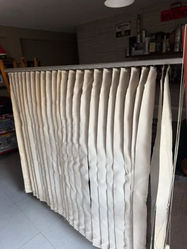 Vendo persiana completa, sob medida, com quebra-luz.