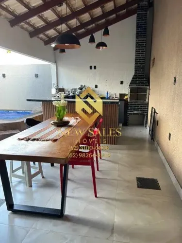 Casa com 2 Quartos sendo 1 Suíte - Piscina - em Condomínio Fechado