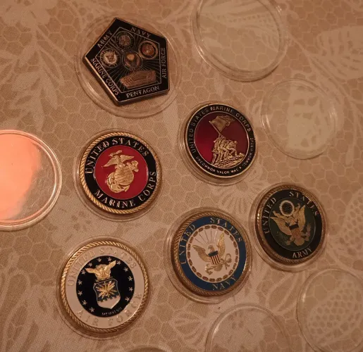 Lote com 6 Challenge coins+ Patches bordados