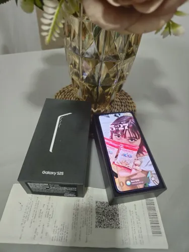 S25 na caixa e nota fiscal com garantia da Samsung 
