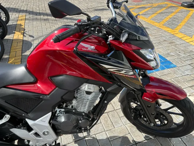 Honda CB 300F 2025 com ABS impecável, único dono
