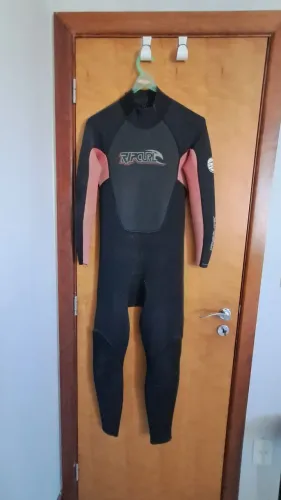 Macacão de surfe