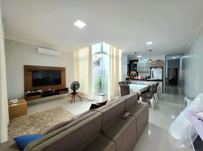 Direto c/ proprietário. Casa 507 Sul - 3/4, 2 suítes, móveis planejados. Energia Solar.