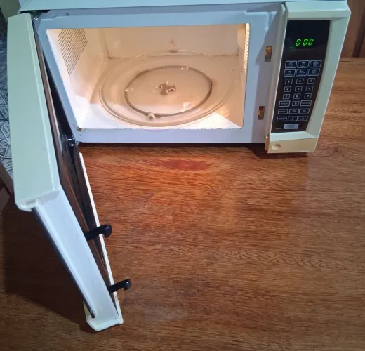 Um micro-ondas!!!