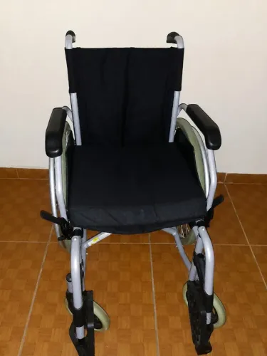 Cadeira de Rodas Dellamed Dobrável