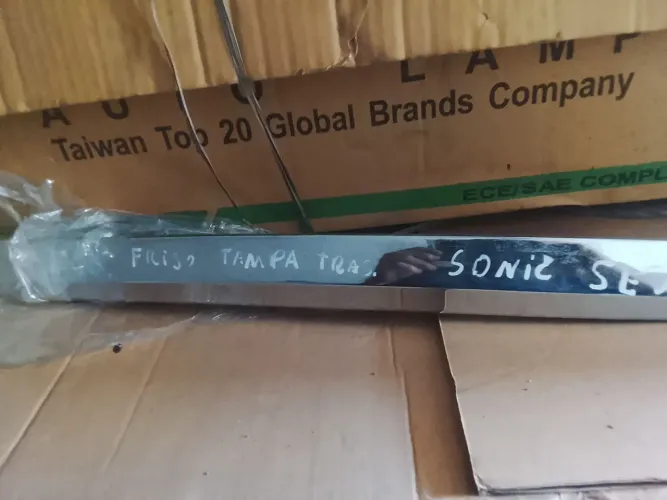 Friso da tampa de mala de sonic