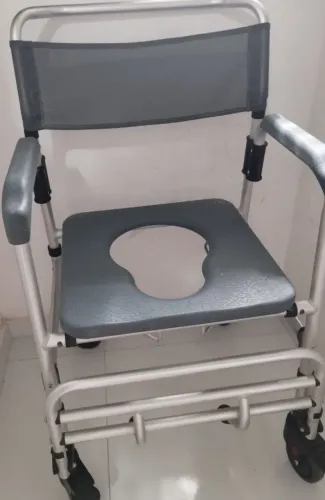 LOCAÇÃO de Cadeira de banho Hidrolight de Aluminio 