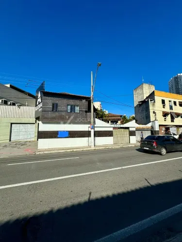 - Vila Velha- Casa com Localização Estratégica na Praia de Itaparica - Ideal para Residênc
