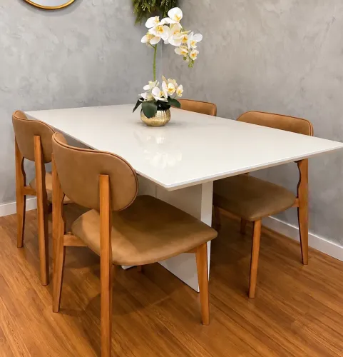 Mesa De Jantar Com 4 Cadeiras Novos