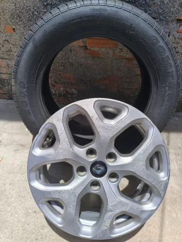 Roda original da Renault Captur com pneu 215/60/17