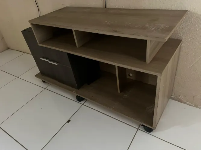 Rack para TV com rodinhas