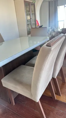 Mesa com 6 cadeiras