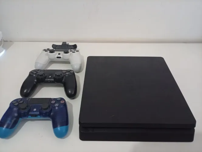 Playstation 4 slim