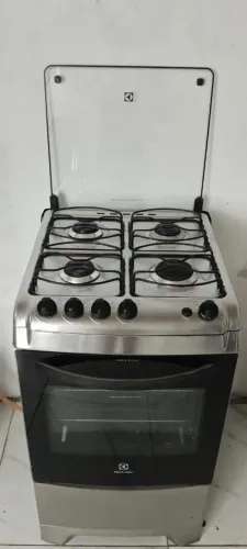fogão Eletrolux inox semi novo , faço entrega