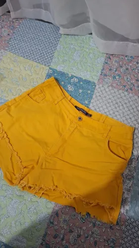Short Jeans amarelo