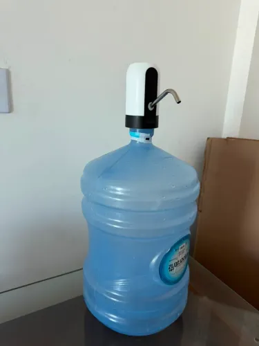 Garrafão vazio + bomba