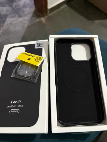 Capinha iPhone 15 pro max couro, acompanha película de câmera