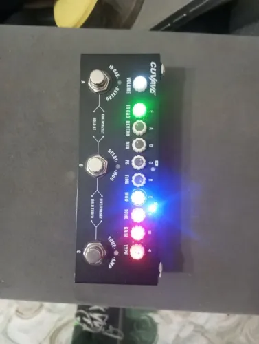 Pedaleira Cuvave de Guitarra 