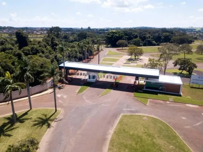 LOTE DE ESQUINA NO RESIDENCIAL ROSA DE LEIRIA - EM GOIANIRA Área / Terreno à Venda, 414.27